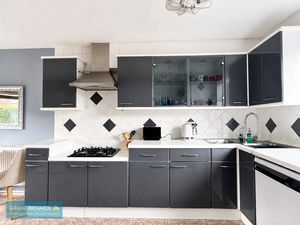 Kitchen- click for photo gallery